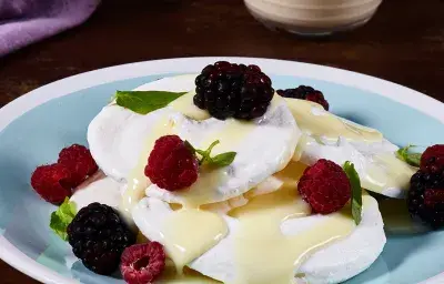 Pavlovas de maracuyá y frambuesa