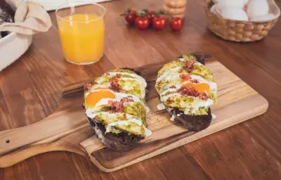 HUEVOS al PESTO con Media Crema NESTLÉ®