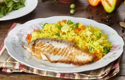 Arroz a la jardinera con pescado