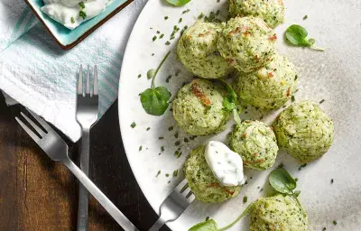 Albóndigas de papa y avena con brócoli y jamón